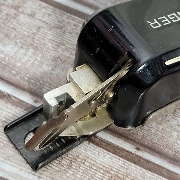 Vintage Singer Button Holder With Attachment Box and booklet. - Picture 11 of 12